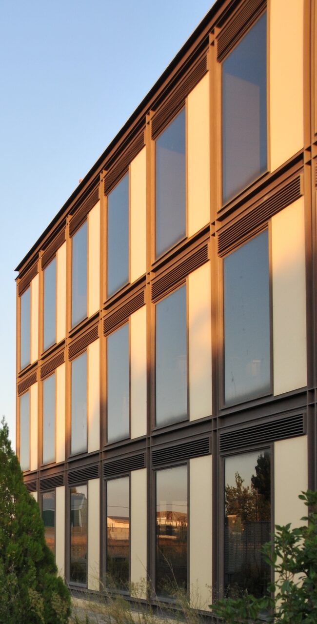 Arquitectura para oficinas y espacios comerciales | Edificio oficinas Fabricas 5