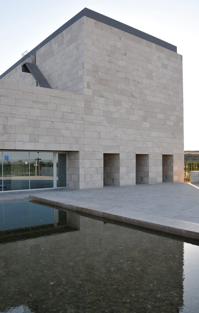 Arquitectura para oficinas y espacios comerciales | Tanatorio de Servisa 4